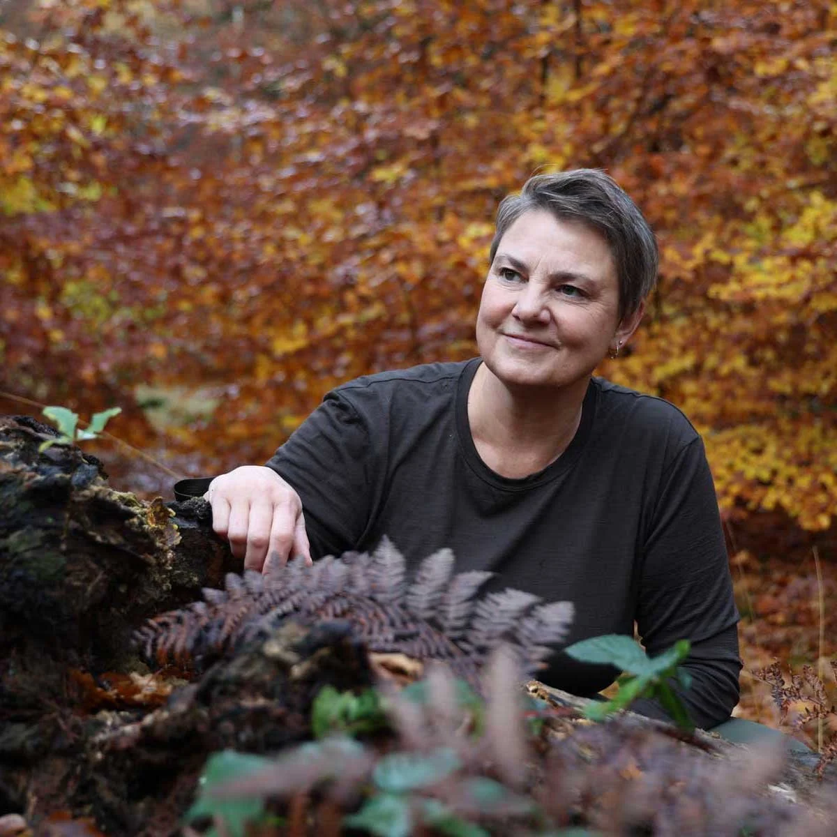 En kvinde oplever glæden ved at være i natureterapi, og finder vejen tilbage til sig selv og sin kerne.