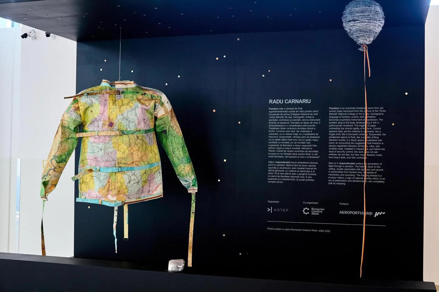 Instalația „Freedom” de Radu Carnariu, la Aeroportul Iași, Romanian Creative Week 2026 și Galeria Artep