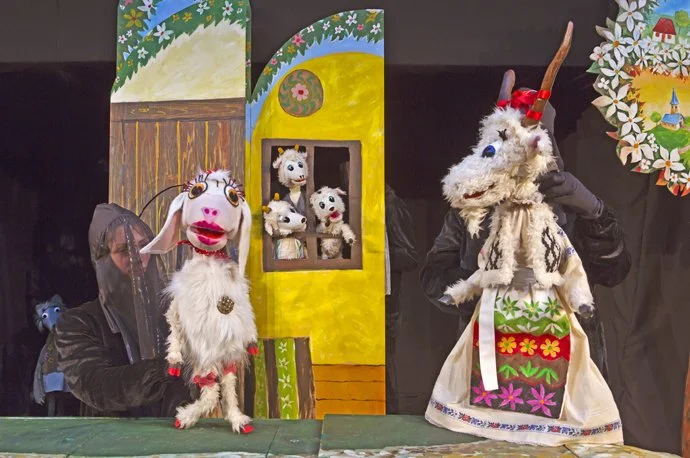 „Capra cu trei iezi”, la sala mică a Teatrului Luceafărul