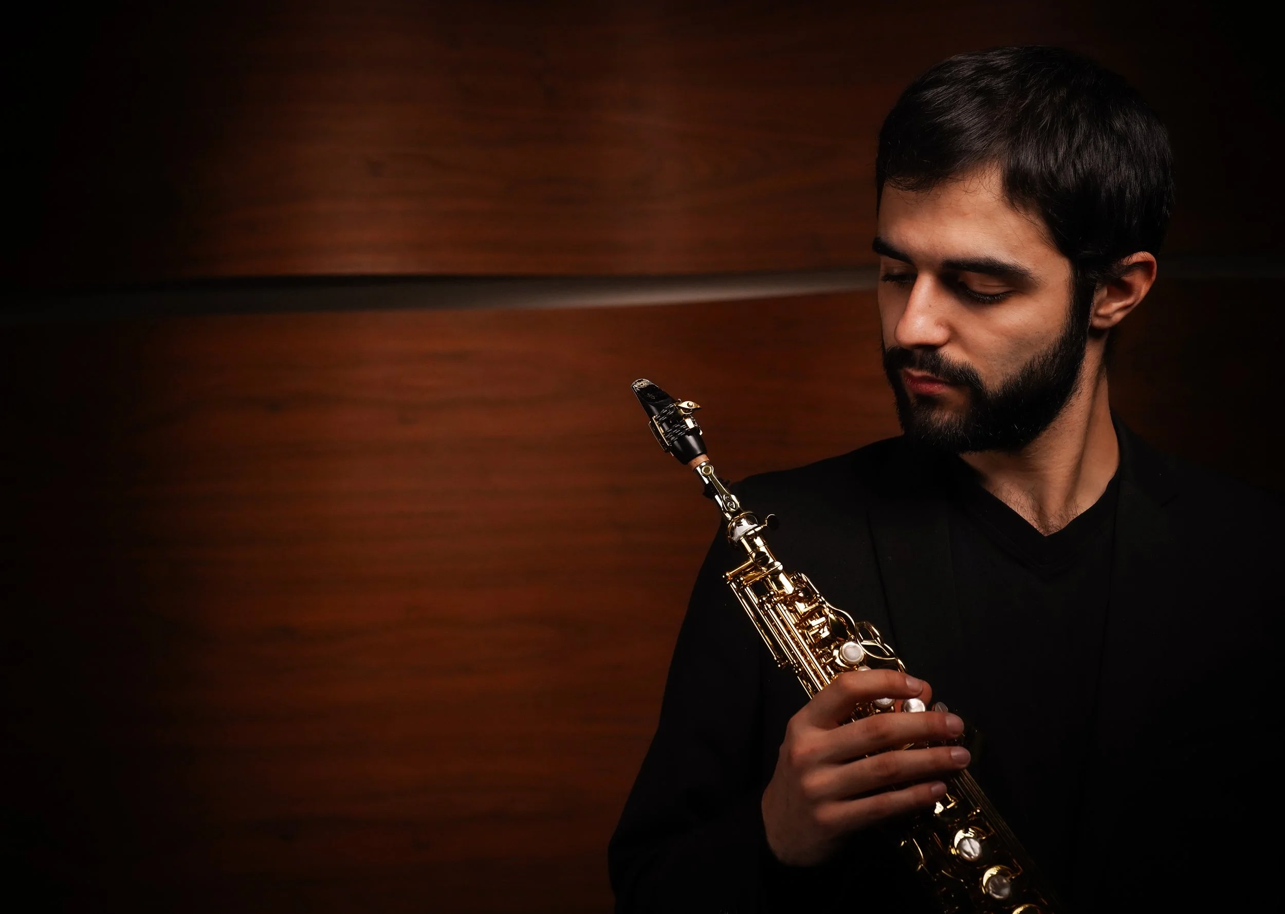Miguel Fernández, de A-Delta Trio, con un saxofón soprano