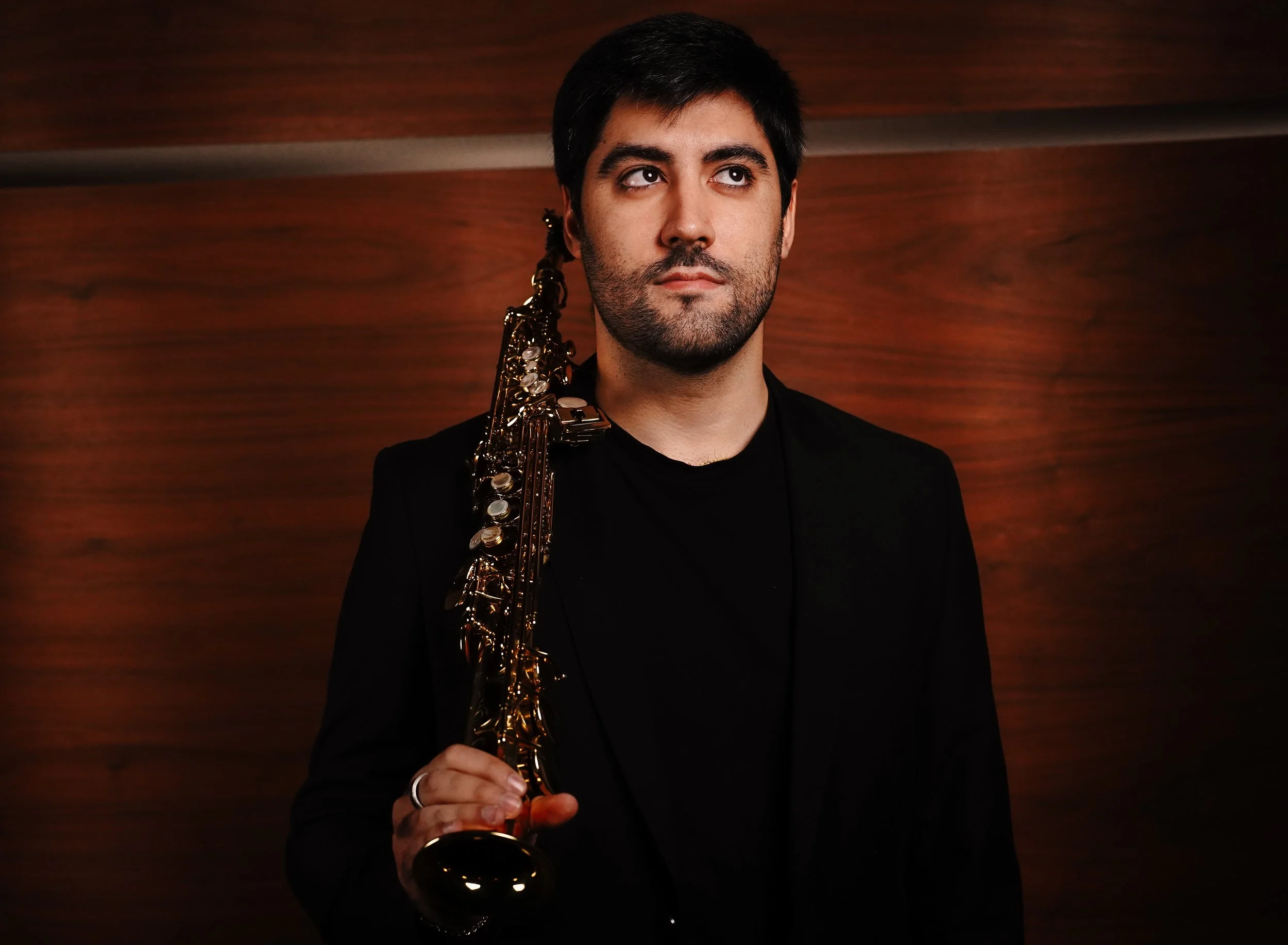 Álvaro Rodríguez Cabezas, de A-Delta Trio, con un saxofón soprano.