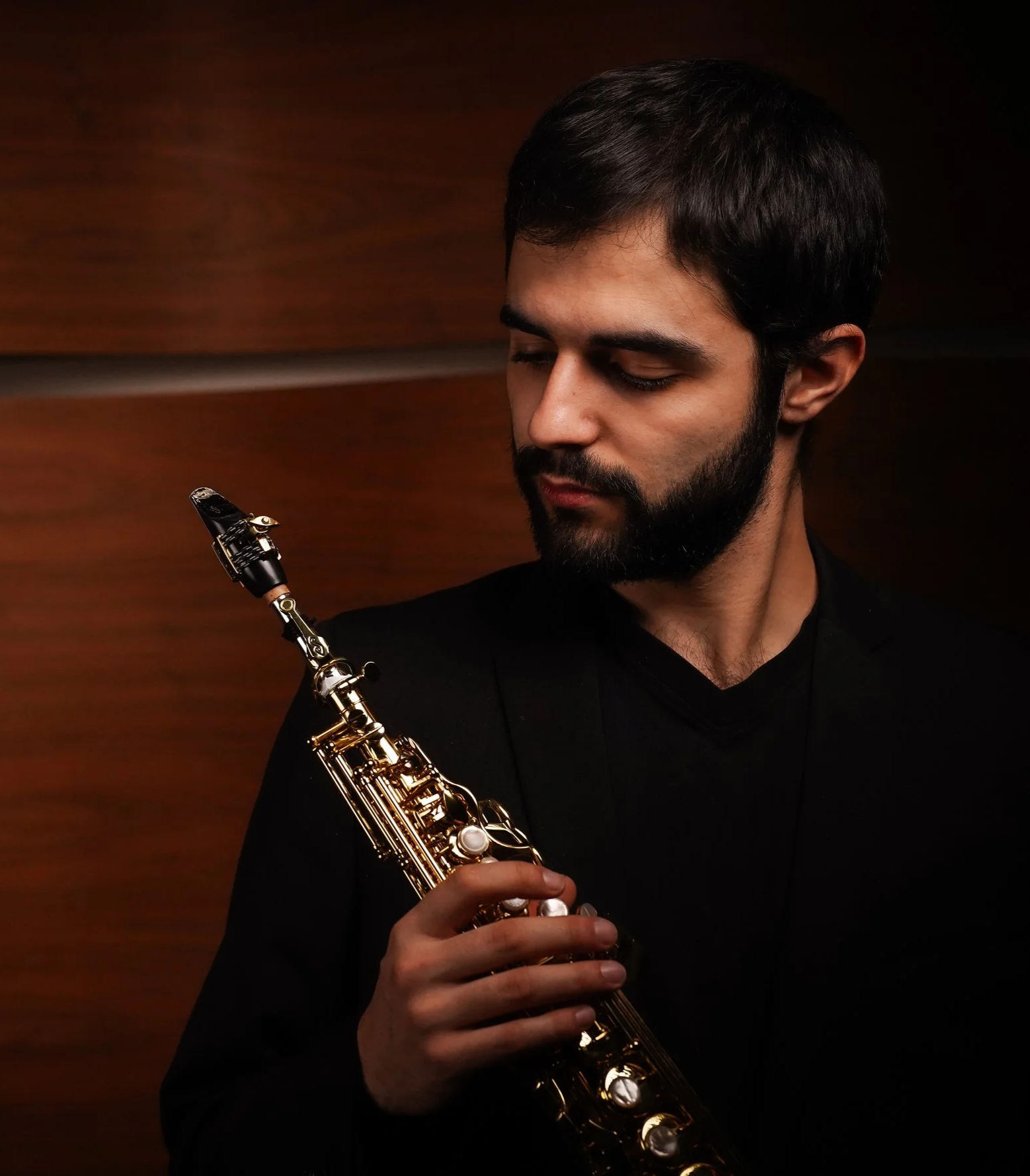 Miguel Fernández, de A-Delta Trio, con un saxofón soprano.