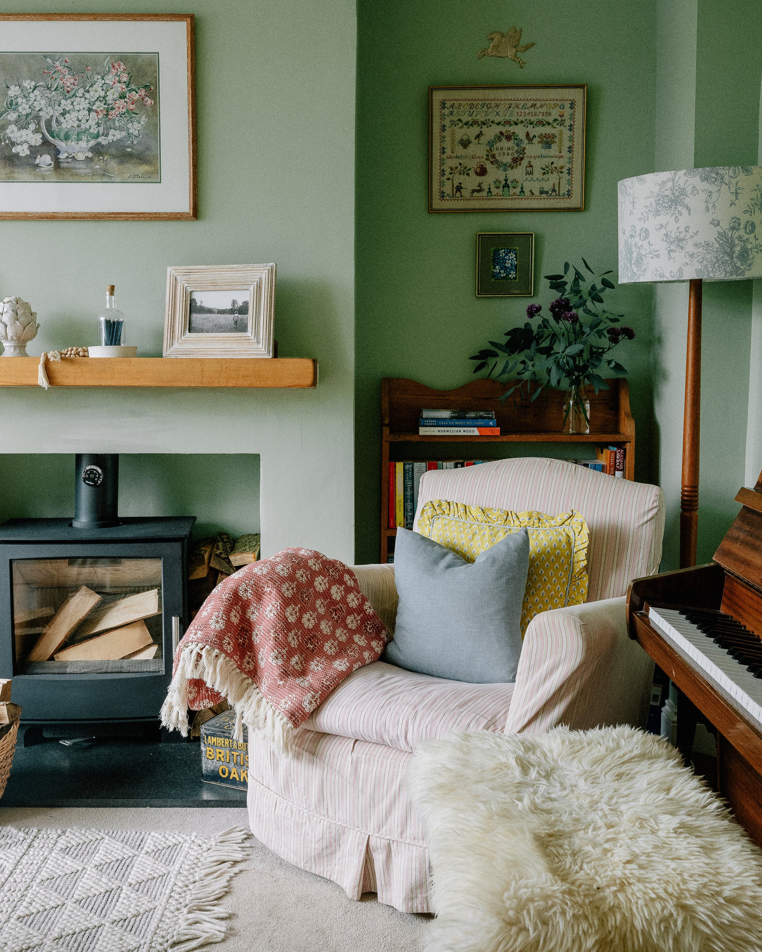 Cosy Green Living Room Inspo