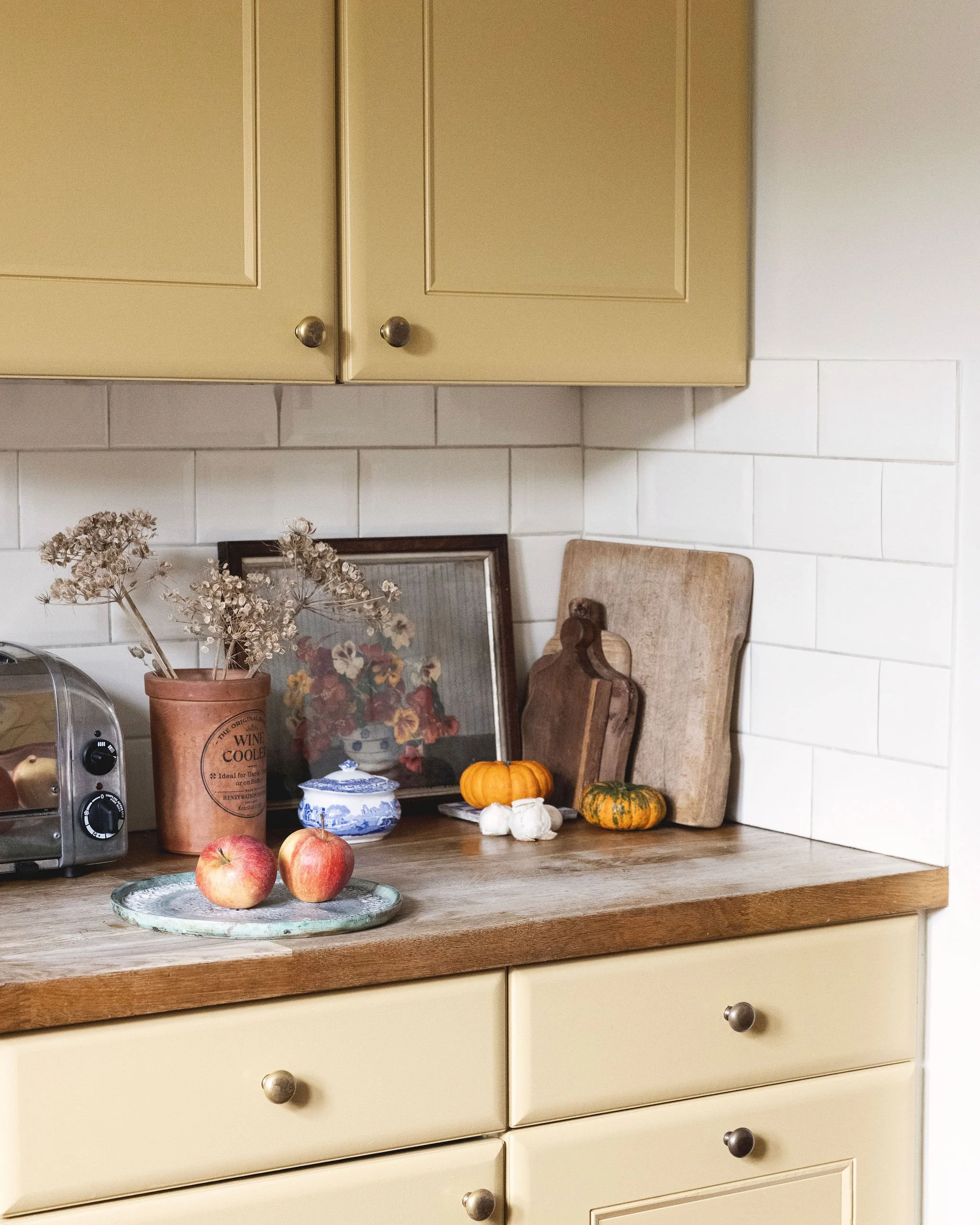 Warm yellow kitchen design