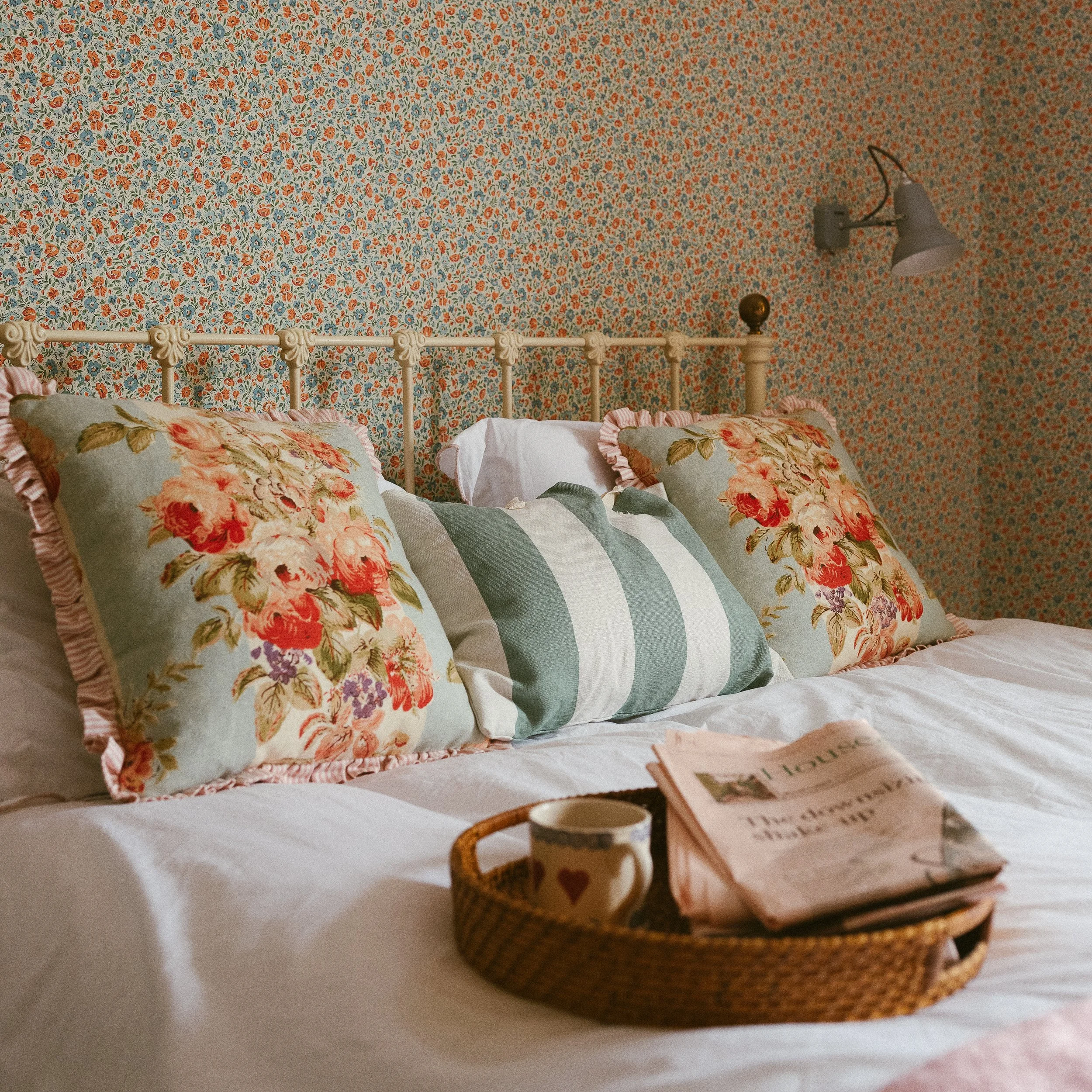 Country cottage interior design vintage