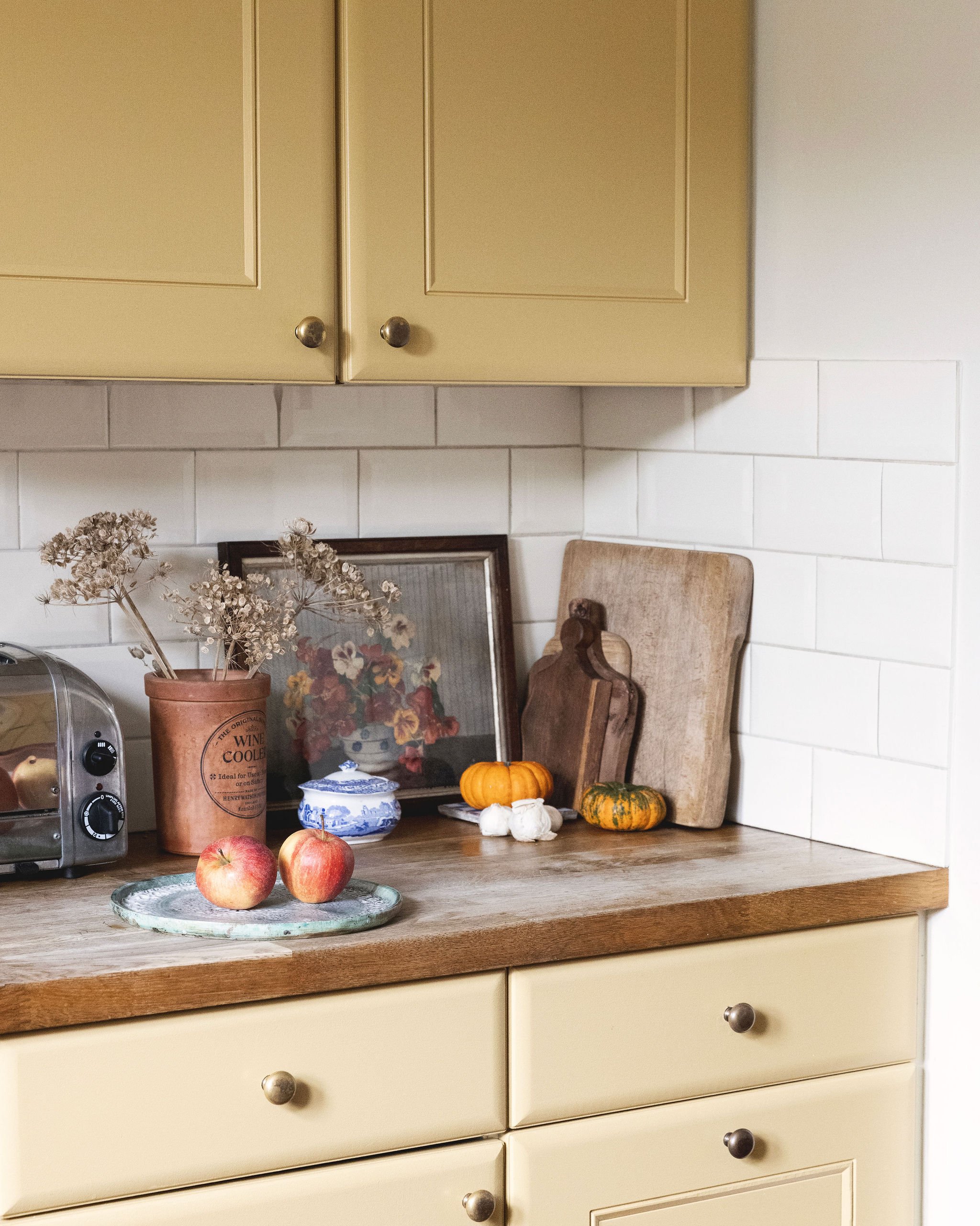 Country cottage kitchen butter yellow 