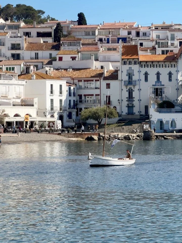 Cadaqu&eacute;s in April 🌹🤍

 The boats are sailing and the sea is sparkling 🌊✨

Reserve your private boat tour in Cadaqu&eacute;s on Bellamar, and live an unforgettable and special experience on a boat built in Cadaques 1931 🤍 Local tapas and wi