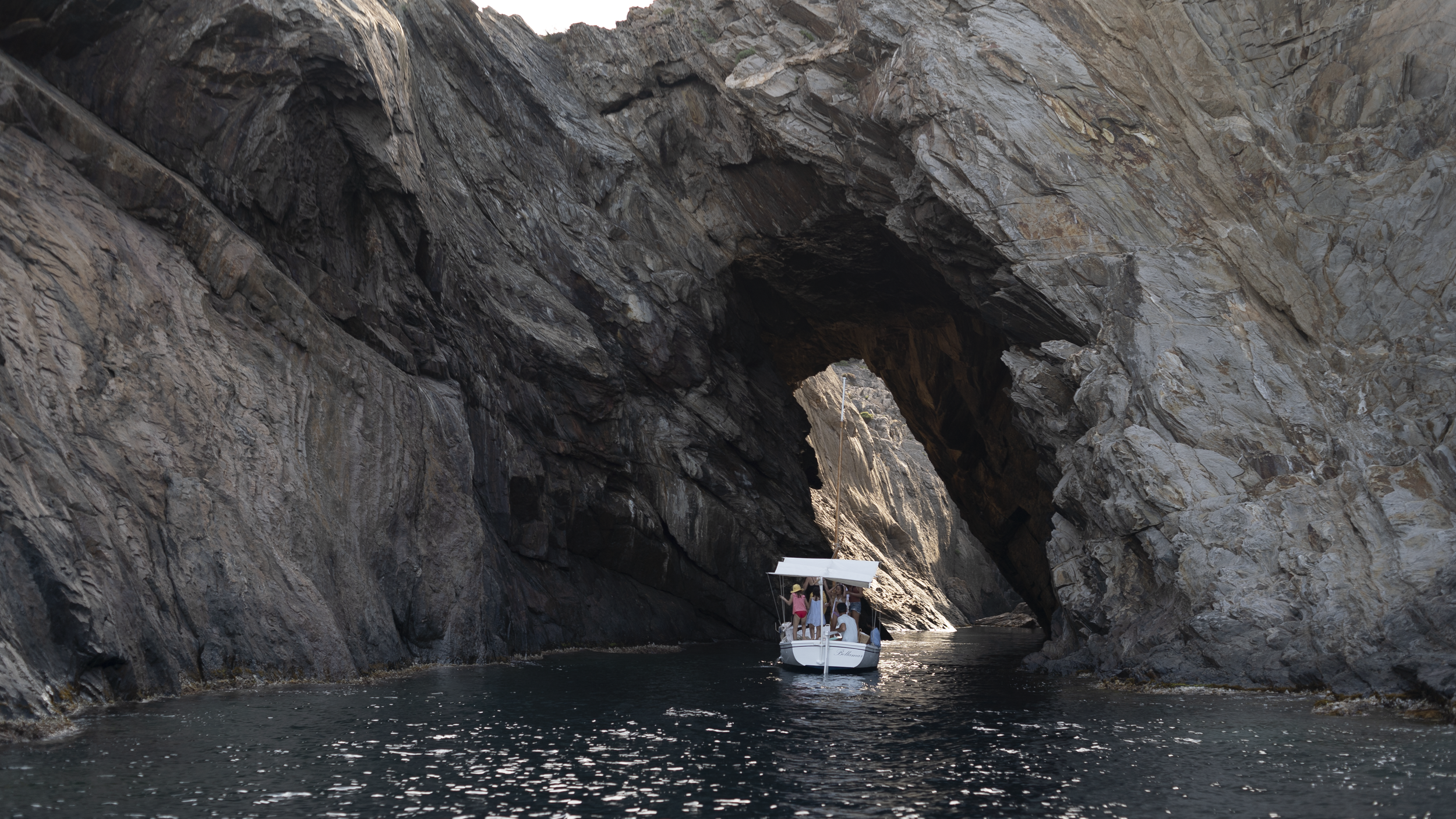 Boat tour in cave sa cova de s'infern in cap de creus
