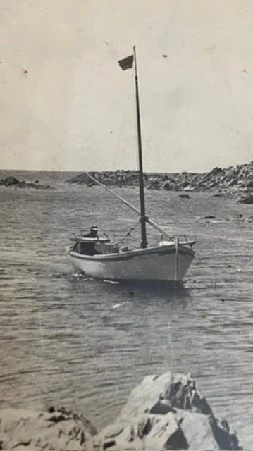 The timeless silhouette of Bellamar boat at sea, a classic example of Cadaqués maritime heritage.