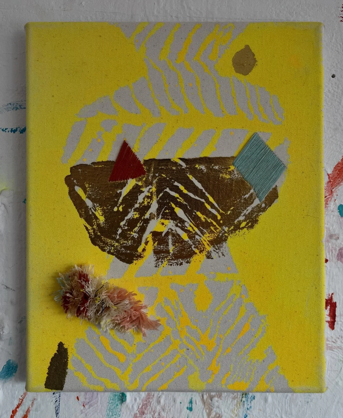 Vessels

Adding some coloured threads to this little canvas. Loving that yellow luminosity with earthy tones.