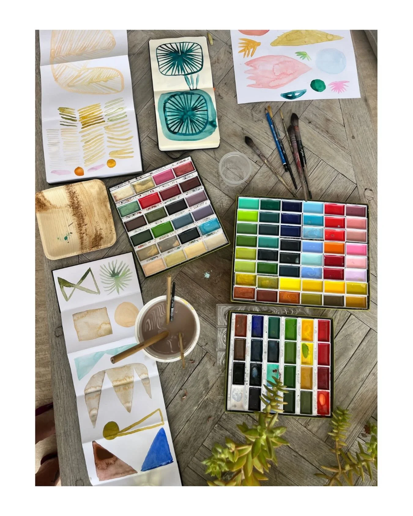 A little bit of outdoor sketchbook time and workshop prep! X