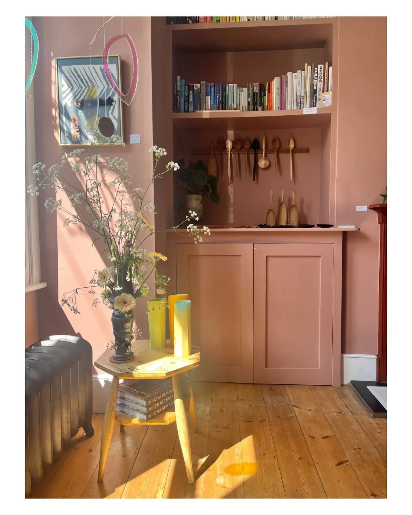 Sunny corners!! 

Our House is OPEN!!! So good to be part of AOH again after a break last year. Here you can see work by
@annie_found_a_spoon 
@kathiemurphy 
@hopespringschairs 
@ashley_sheekey 
@claireknillart 
And Me!

Becky Blair &amp; Friends 
No