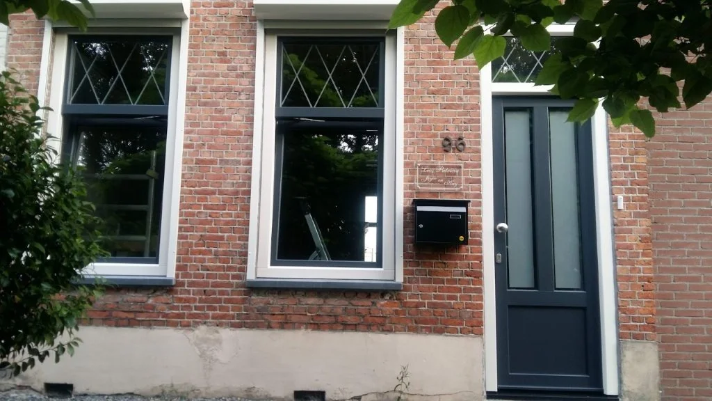 kunststof immitatie jaren 30 kozijnen.jpg