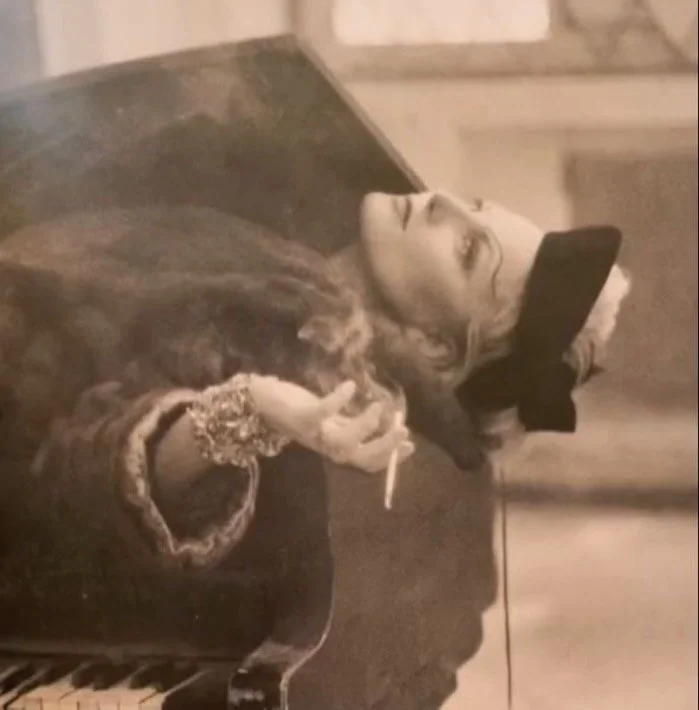 Every Wednesday we have Dinner and a Show at the Roses. Join @hershdagmarr in the cabaret this March for en evening of song and story telling accompanied by a three course meal. 

Ticket links in bio. 

The Roses is open for walkins as usual every ev