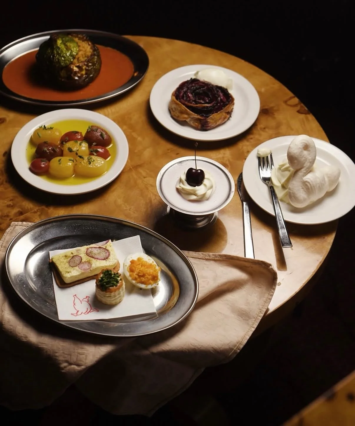 Dinner every Thursday-Saturday this month with @flock_ldn Join us for tasty nosh and chicken deals this spring. 

Booking link in bio 🥀🥀🥀