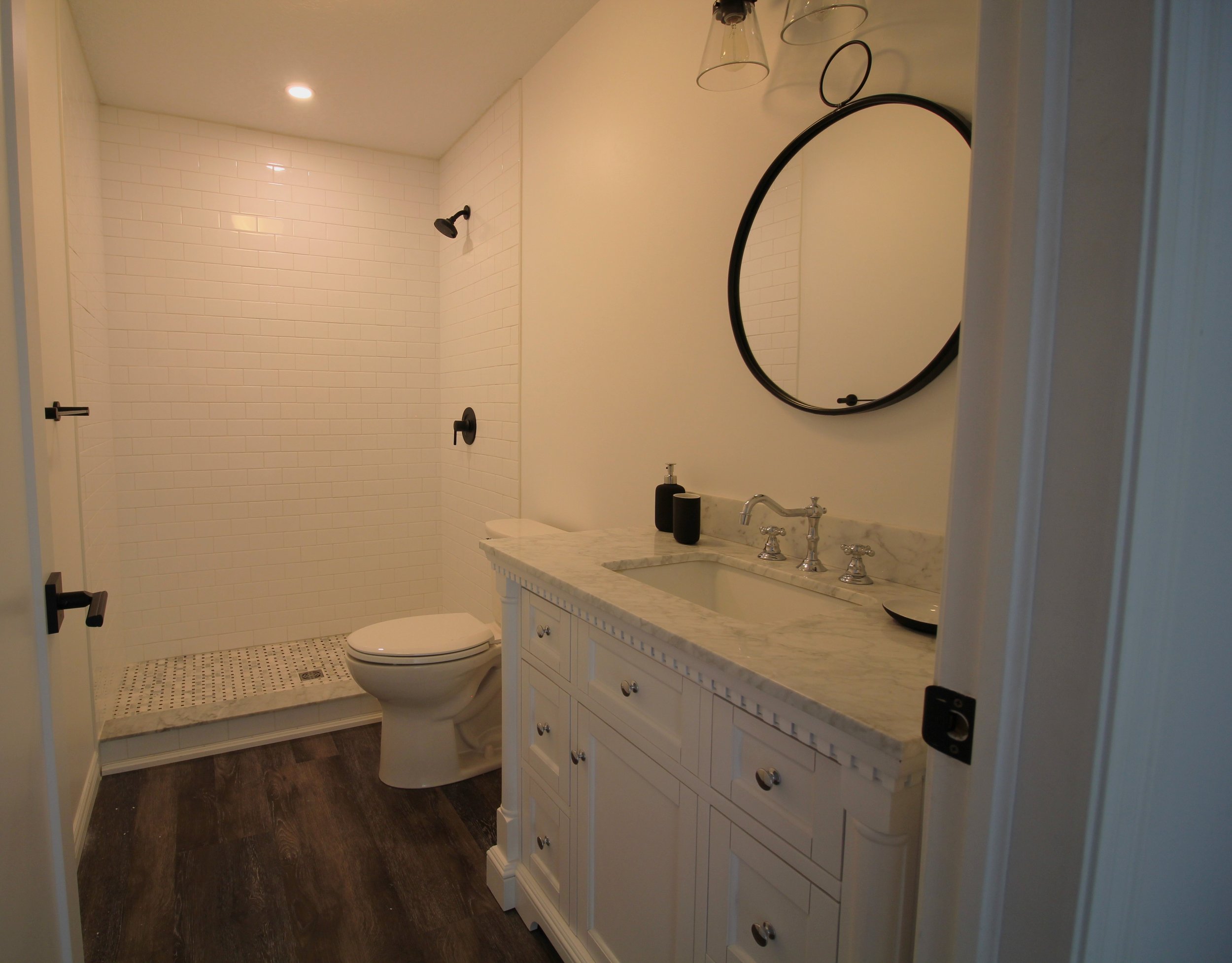 1bathroom1a.JPG
