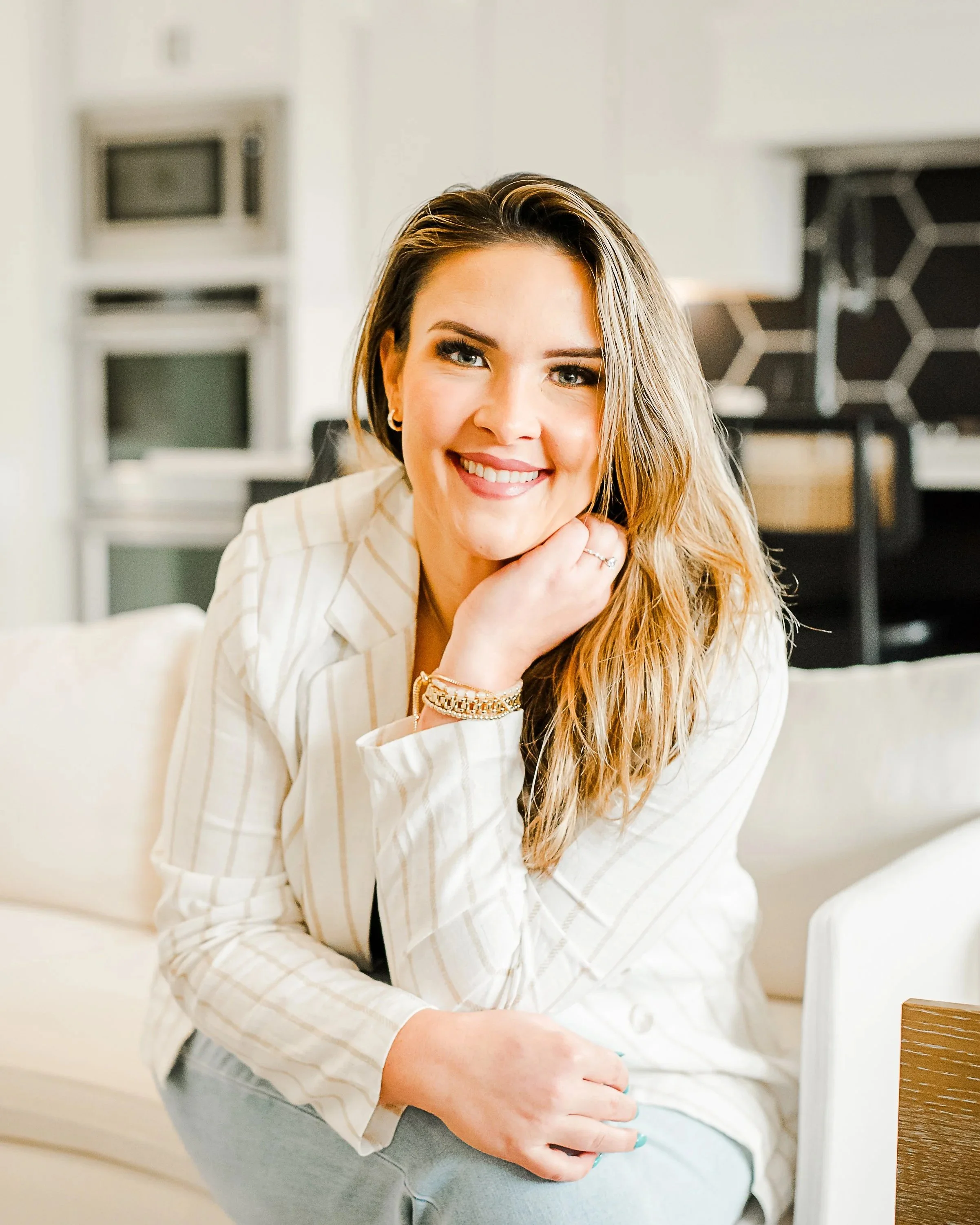 Dr. Mariah Zur, trauma-informed therapist specializing in therapy intensives for executives, entrepreneurs and attorneys
