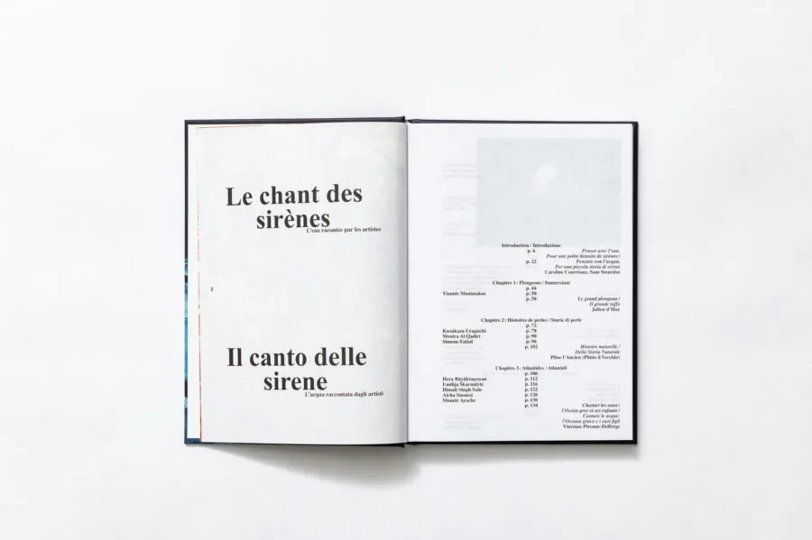 Open book featuring French and Italian text about sirens and the singing of sirens, with a minimal white background.