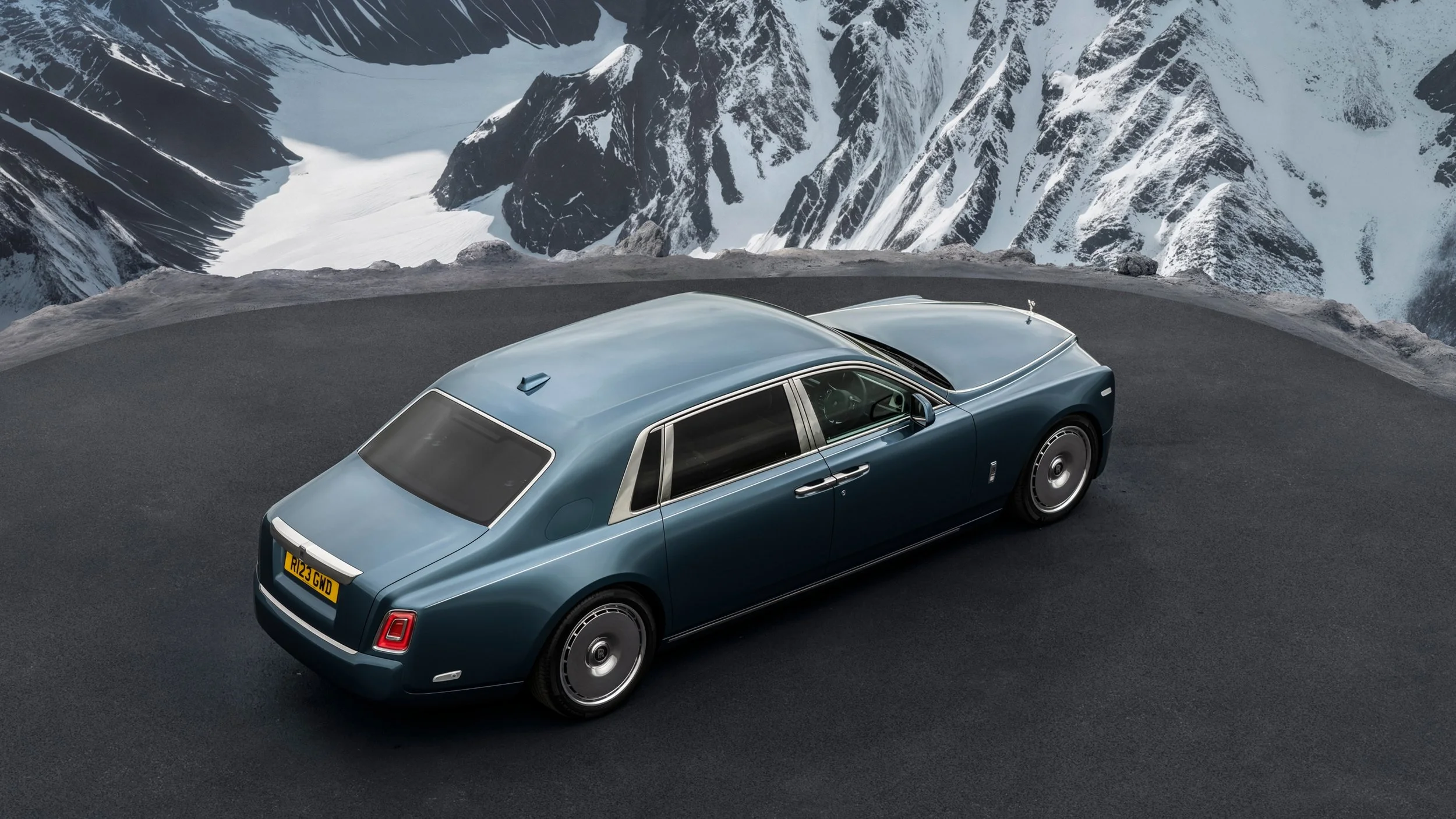 Proportion as Power: How the Range Rover and Phantom Command Space Without Noise