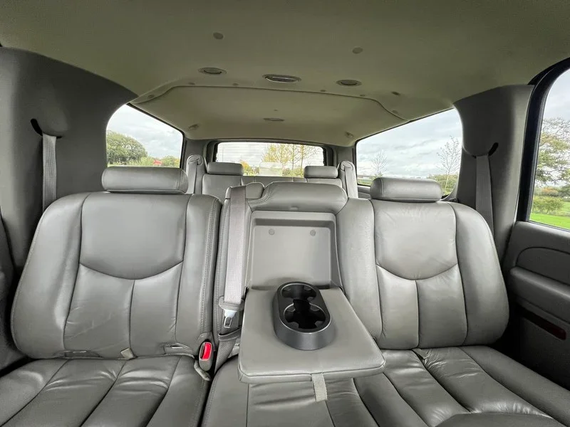 2003-chevrolet-suburban-68fa510e35bf0.webp