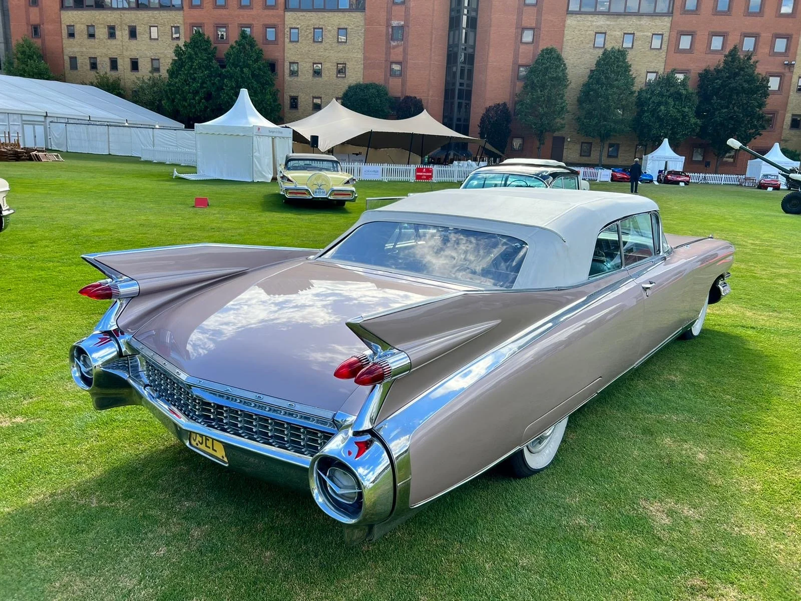 1959 Cadillac Eldorado Biarritz (Persian Sand)