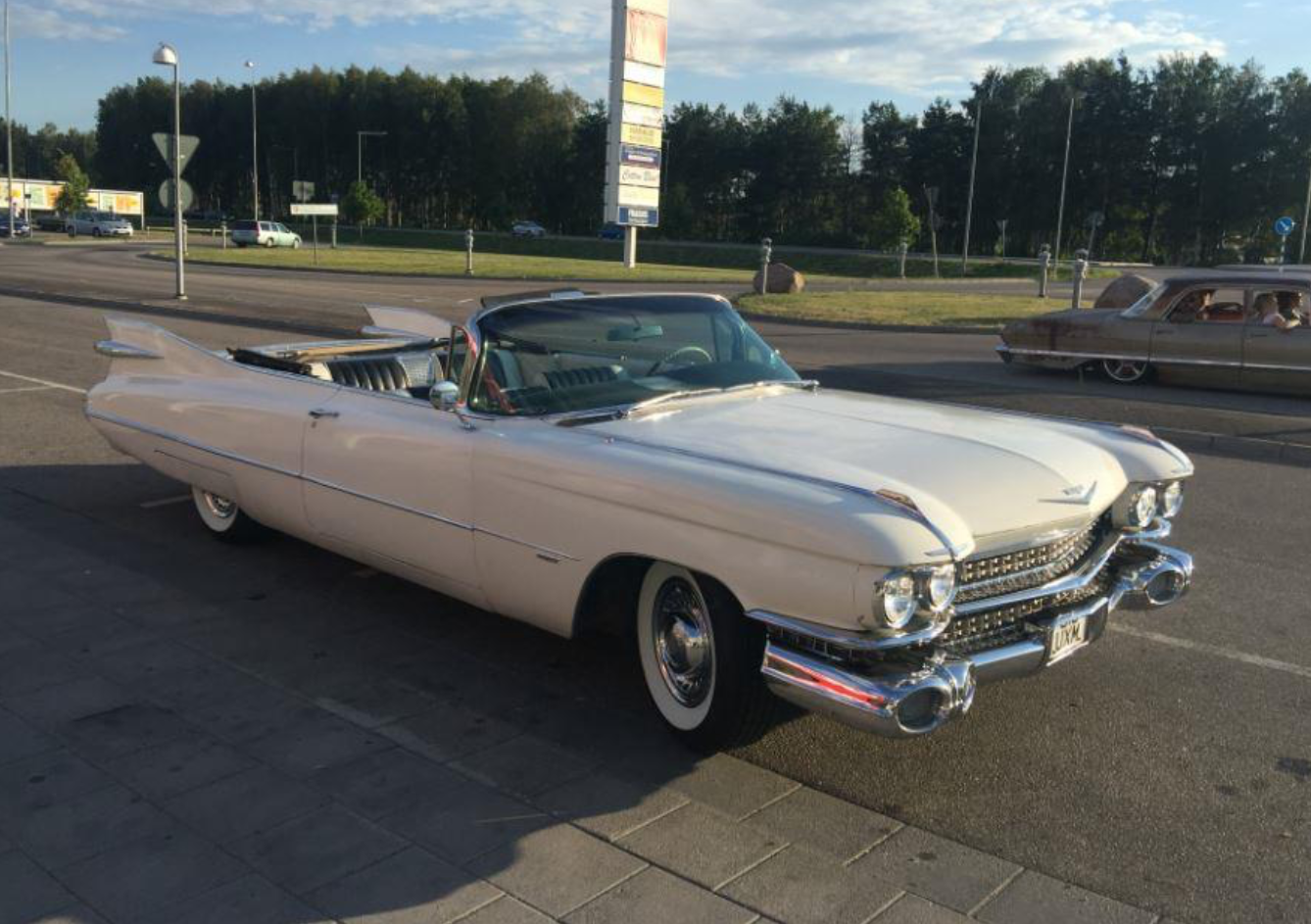 1959 Cadillac Series 62 Convertible (White)