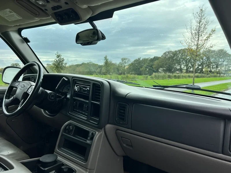 2003-chevrolet-suburban-68fa510e34f7d.webp