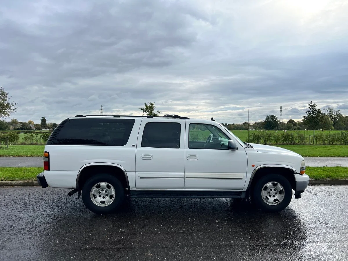 2003-chevrolet-suburban-68fa510e3384e.webp