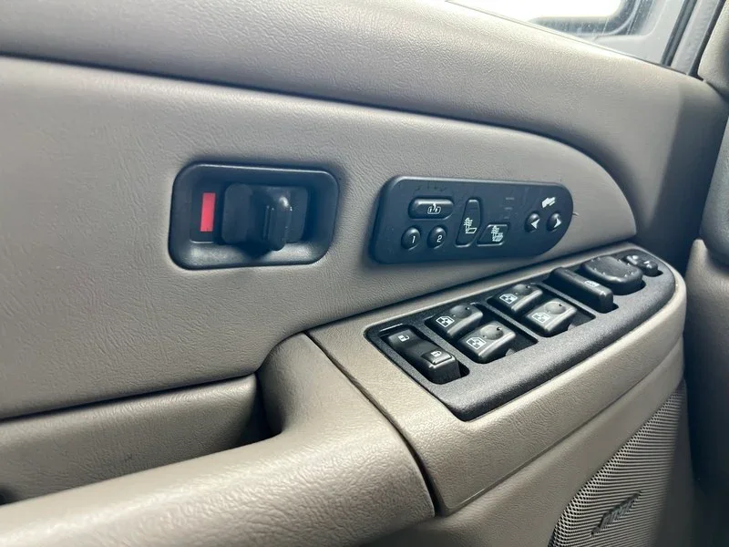 2003-chevrolet-suburban-68fa510e36a0c.webp