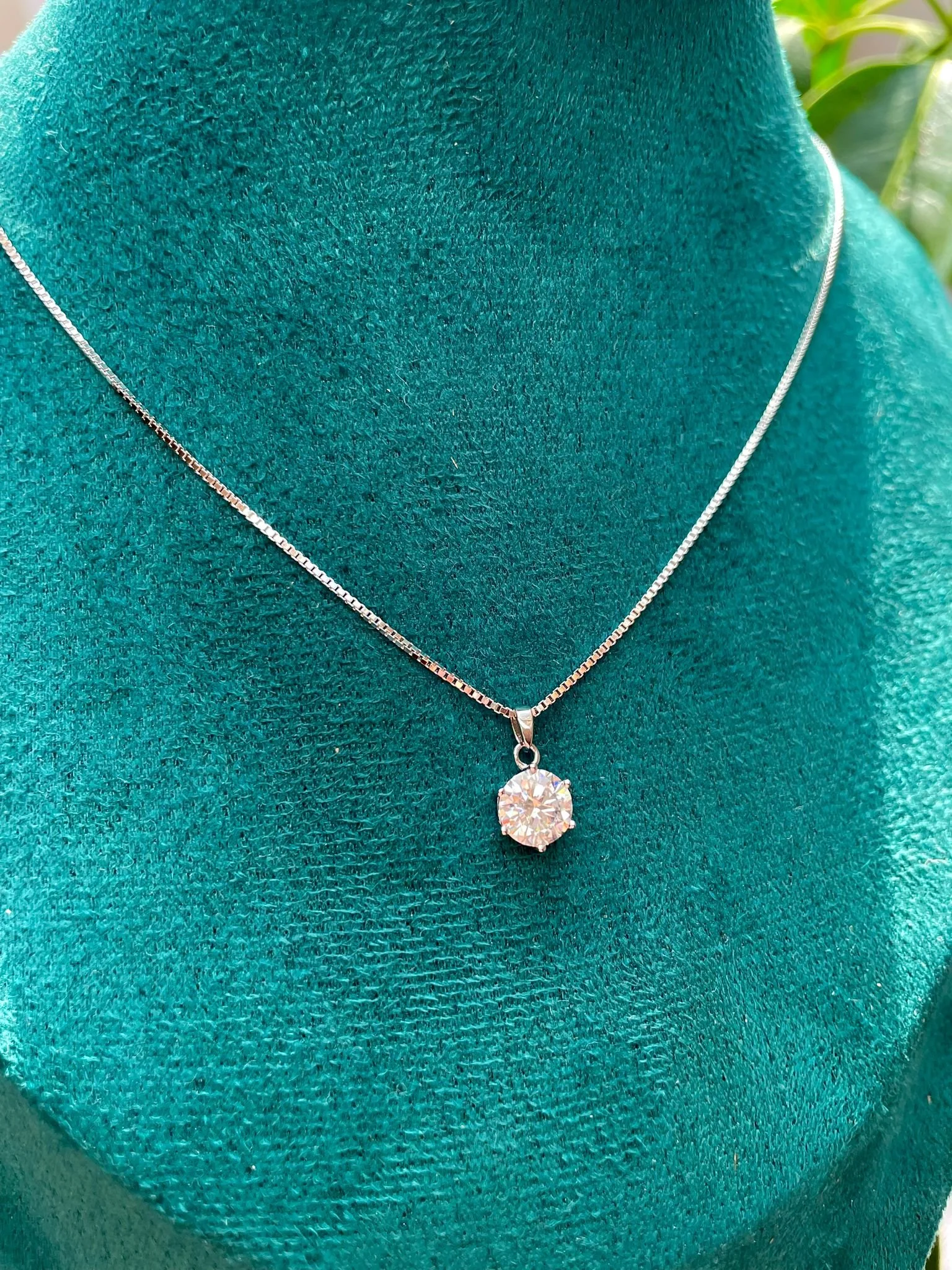 1.0 carat Round Cut Pendant