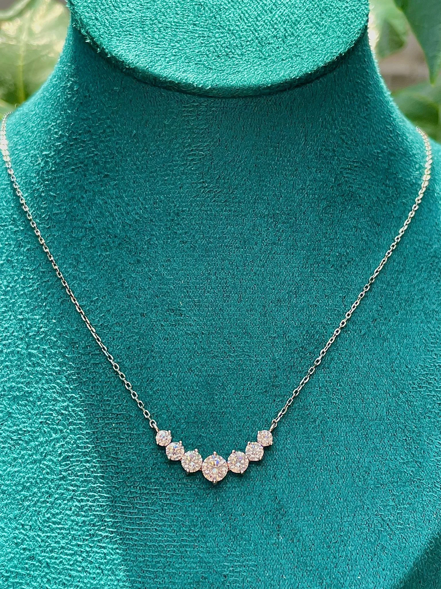 1.60 Carat Graduated Necklace