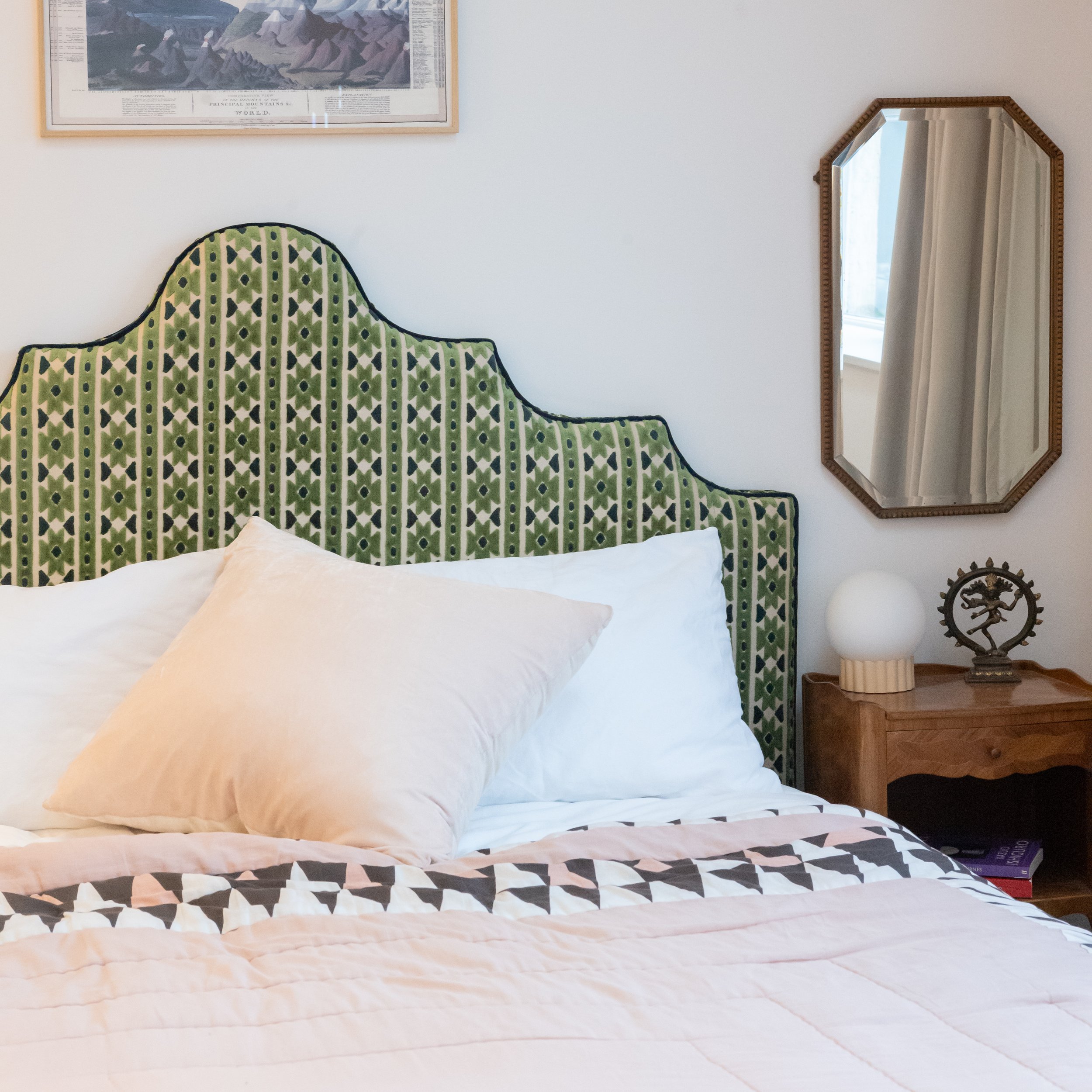 Geometric drawing of an outline square with sections divided by vertical, horizontal, and circle lines.