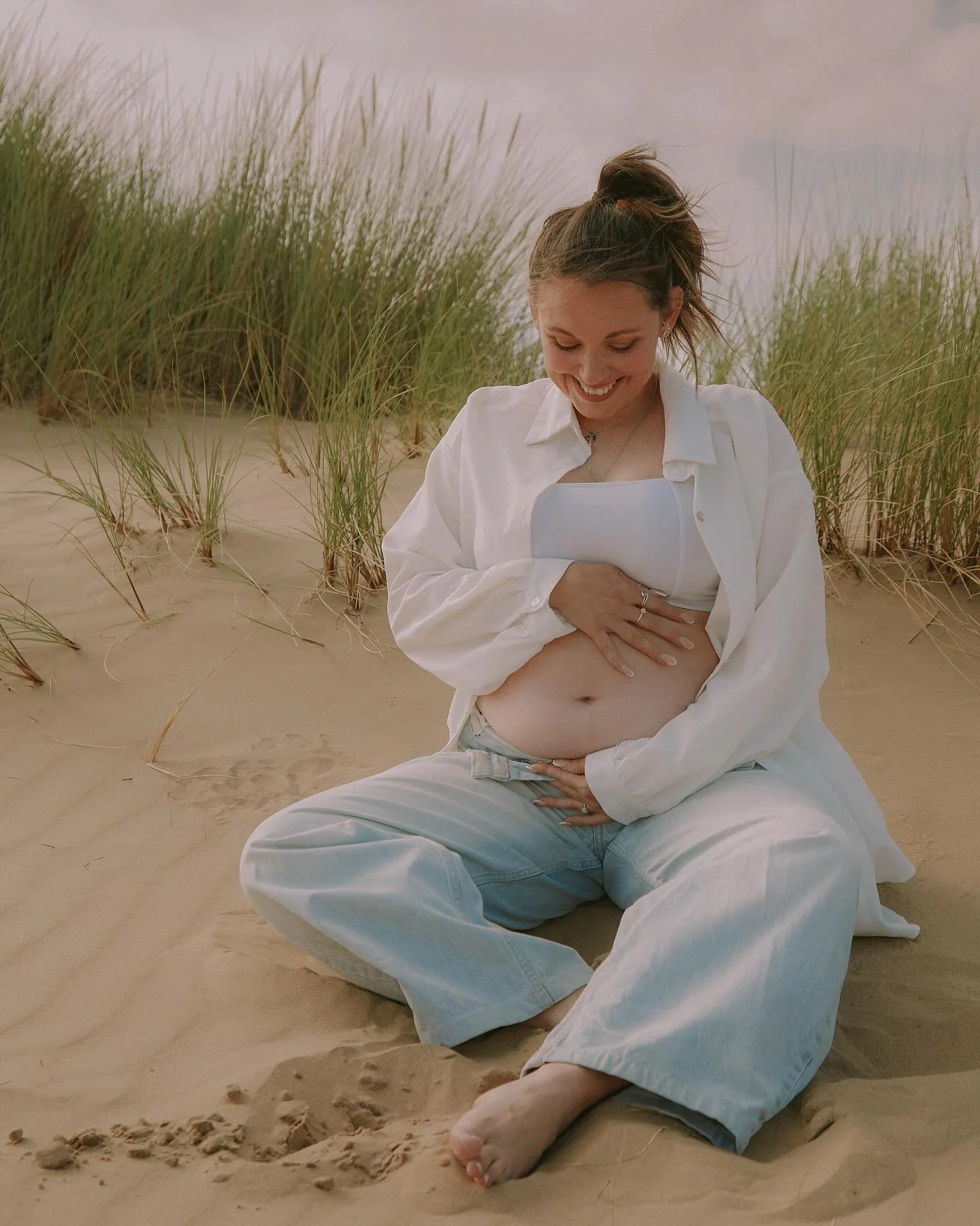 The sweetest maternity shoot for my gorgeous glowing friend @alexxhorrocks at Formby beach 👶🏽🏝️🫶🏼
