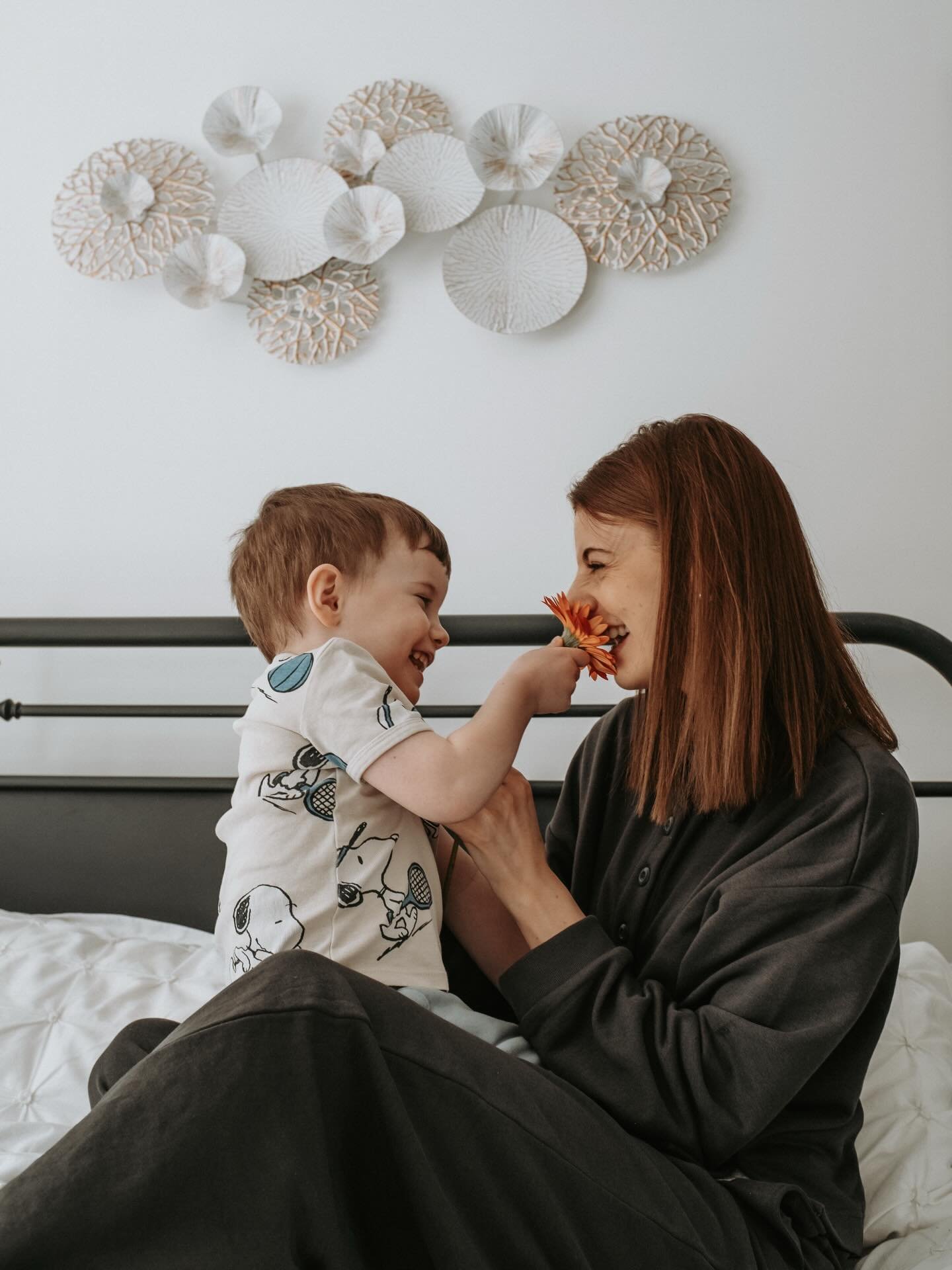 The love &amp; joy being a mother brings 🌸🤍

Mini mothers day shoots happening this weekend with @bloomsefton &amp; at @sophiesplaycafe 
DM to book your slot 🤍
