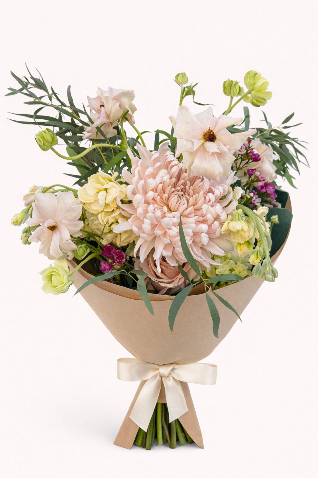Blush pink chrysanthemum bouquet arrangement.png