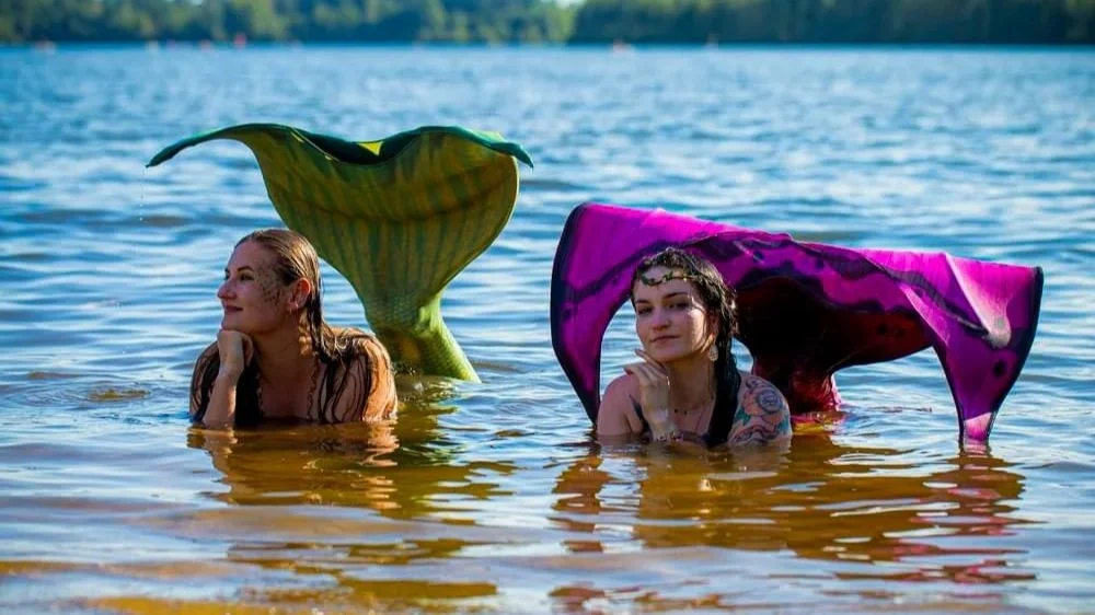 Mořská panna Morana se soumořenkou na LARP festivale Písky Ofieru.