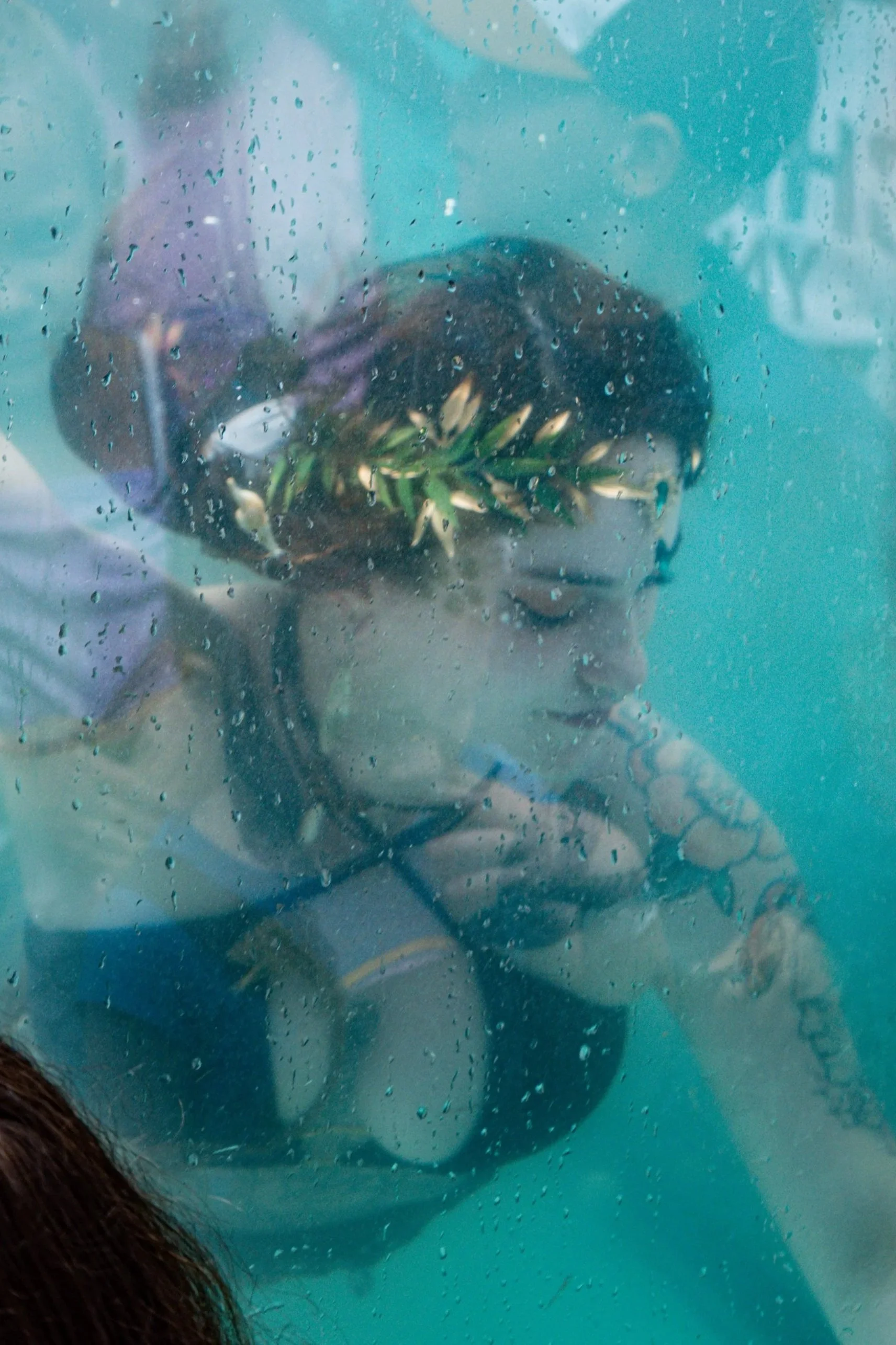 Mořská panna Morana pod vodou během mermaiding vystoupení.