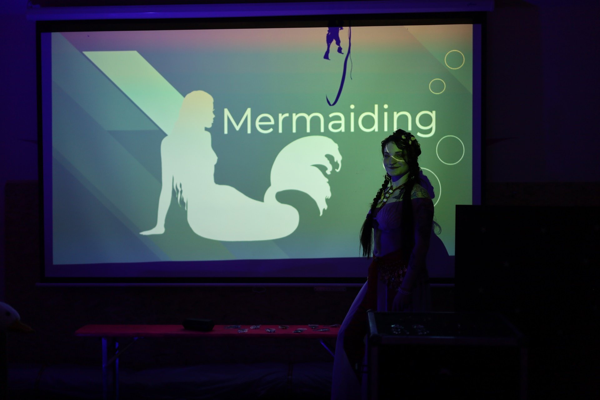 Mořská panna Morana během přednášky o mermaidingu.