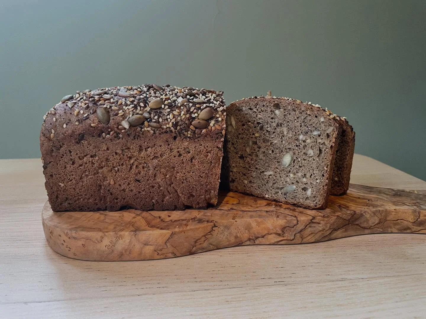 I&rsquo;ve become such a big fan of rye lately. This little loaf is packed with 7 types of seeds and is 70% Rye. It&rsquo;s got such a nutty wholesome taste, lots of vitamins in there and fibre. Great for the micro biome! 

#wisteriacottagesourdough 
