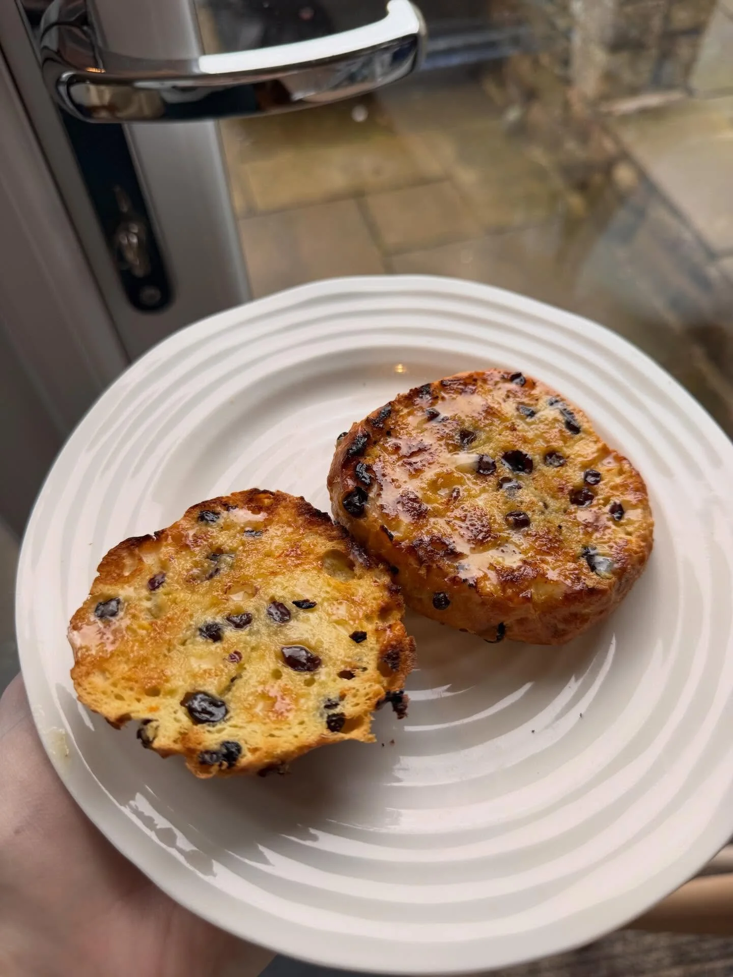Orange sticky buns - swipe to take them from start to finish! These have gone down an absolute treat for Easter. Perfect toasted with lots of butter 🥰🐣💐 These have gone down so well, I&rsquo;m doing them again next week! #baking #hotcrossbuns #eas