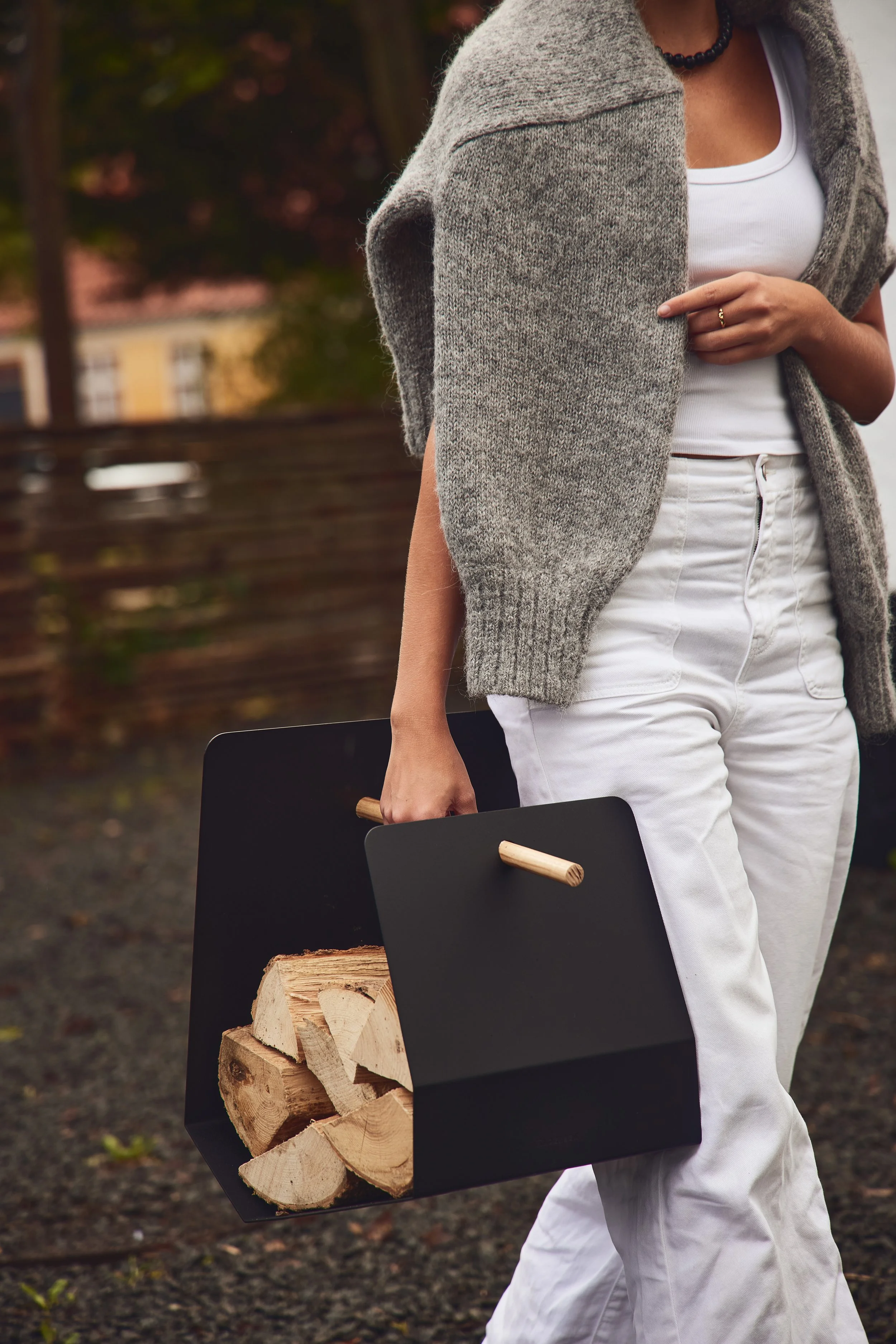 4-432001 Edge Magazine Holder powder coated metal black.jpg