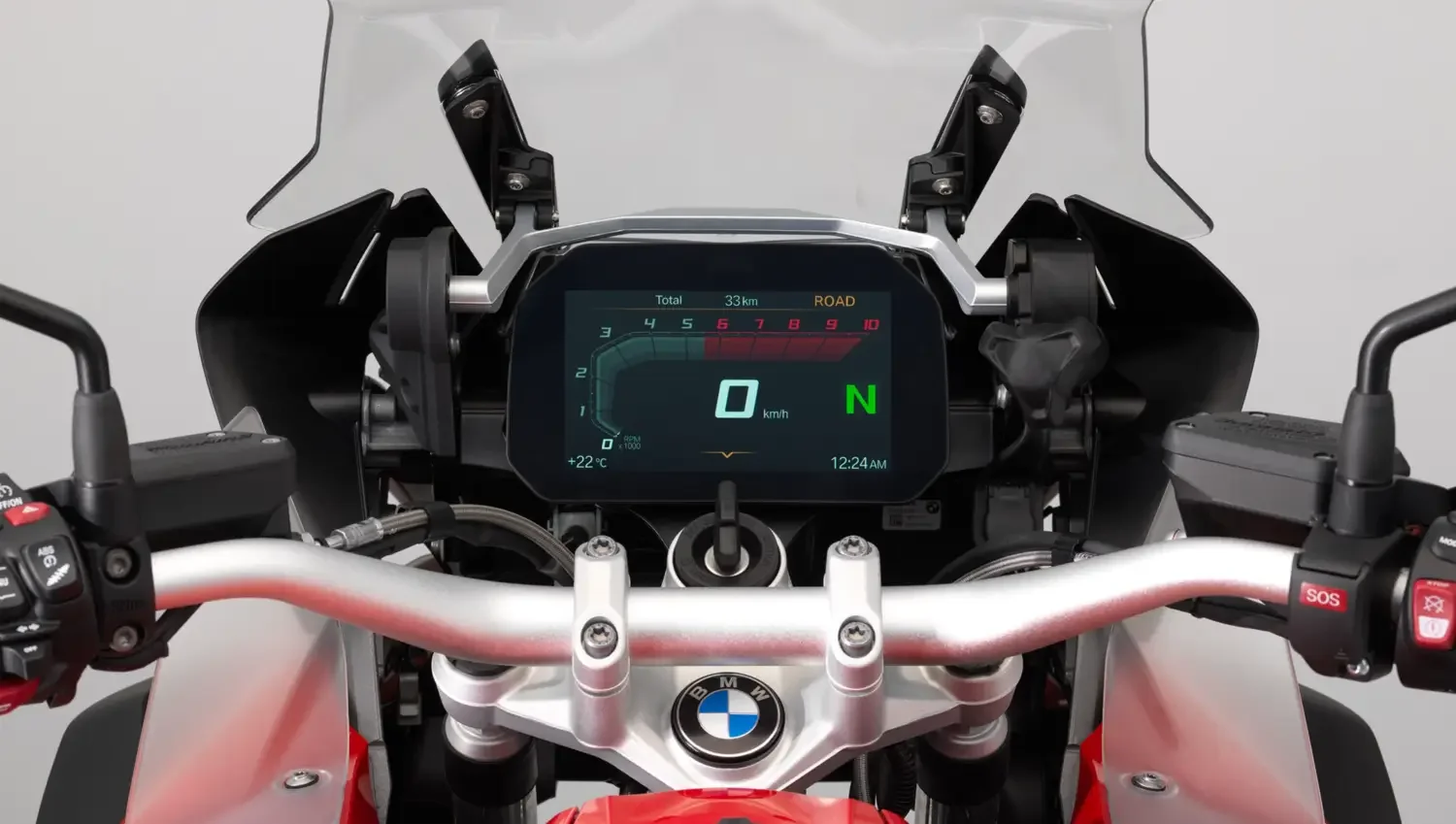 High-End Infotainment-Präsentation für den BMW Motorrad New User Interface Film: Eine gestochen scharfe Studioaufnahme des digitalen TFT-Cockpits und UI-Designs von Blackship Studios.