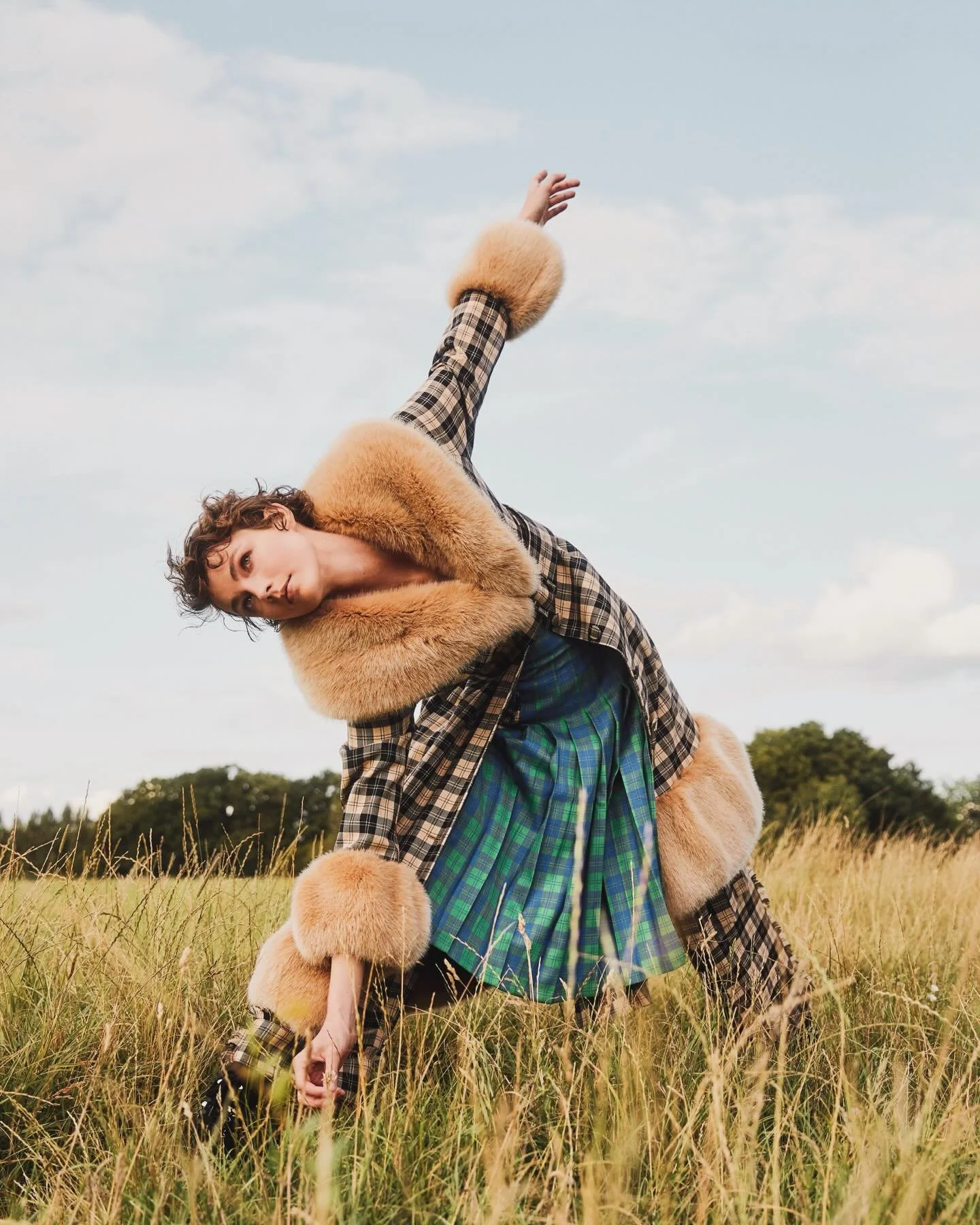 &lsquo;Edge of the world&rsquo; shot in my favourite place for L&rsquo;officiel &hearts;️
Model @daisybradford @imgmodels 
Styled by @sophiakatyea 
Makeup by @makeupbybilliepingault 
Hair by @sandrahahnel 
Props by @becs.salmon 
Assisted by @ella_pin