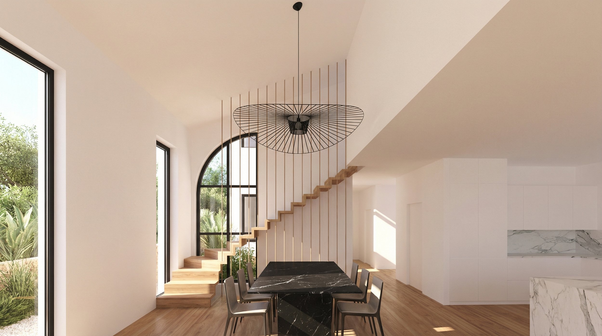 Intérieur moderne avec escalier en bois, grande table noire en marbre, chandelier design, meubles minimalistes, fenêtres arched et rectangulaires laissant entrer la lumière naturelle.