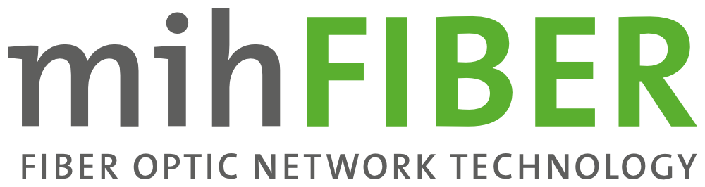 Logo mit dem Text 'mih FIBER' in grüner und grauer Schrift, darunter steht 'FIBER OPTIC NETWORK TECHNOLOGY' in Grau.