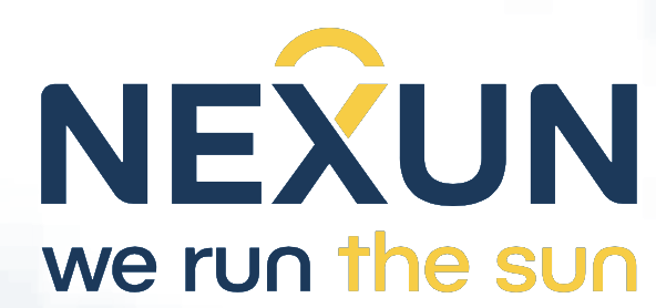 Logo mit der Aufschrift 'NEXUN' und dem Slogan 'we run the sun' in blauen, schwarzen und gelben Farben.