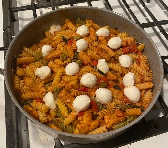 5/5 Caprese Chick’n Pasta Skillet