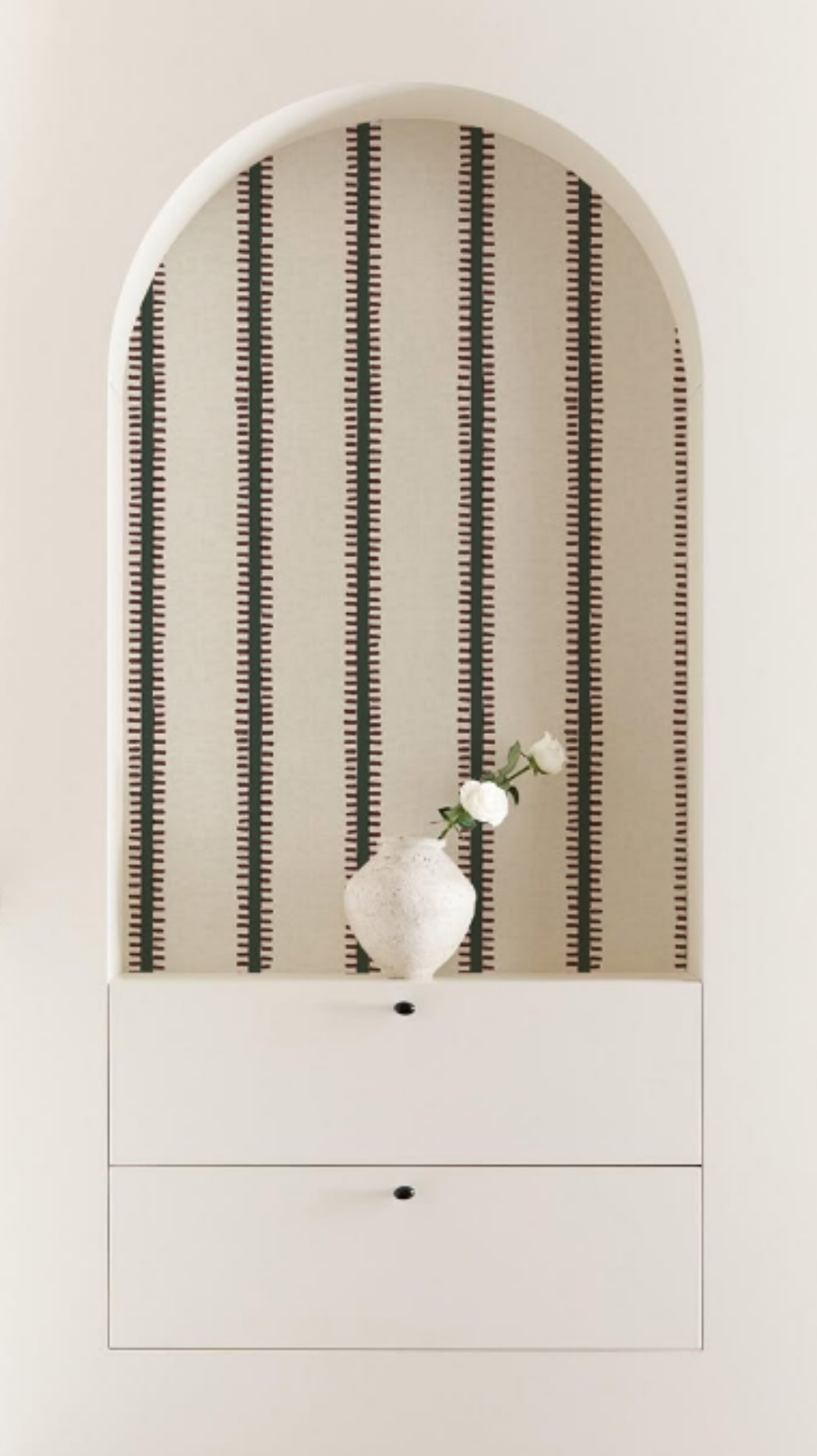 Niche en arche avec papier peint et rangements intégrés - Inspirations Architecture d'Intérieur Marseille / © ALF & Mabi