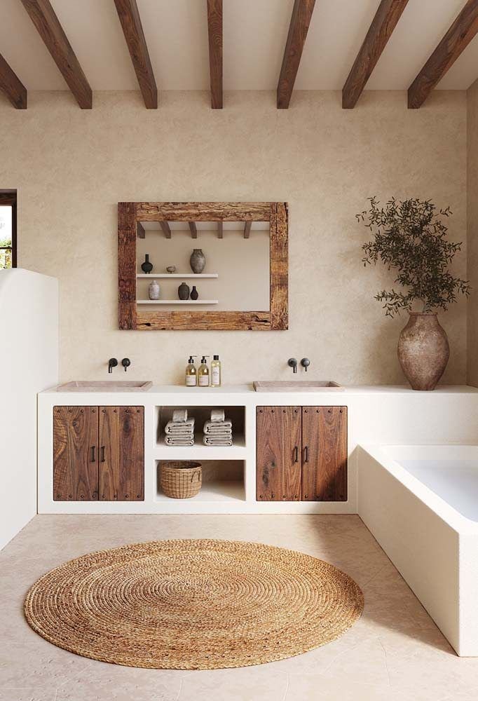 Salle de bain rustique chic en béton cellulaire et bois brut - © decorfacil