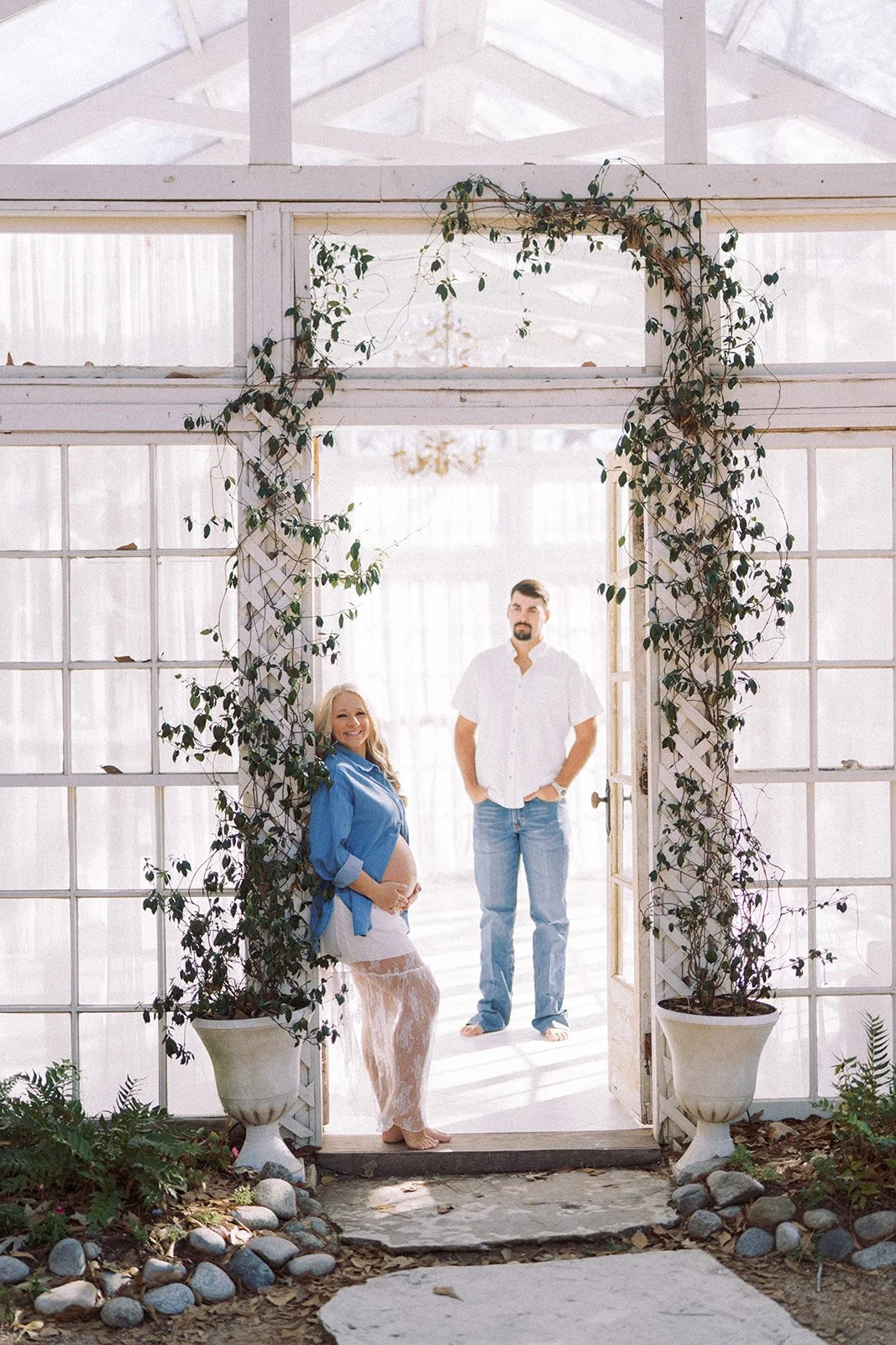 A Glowy Morning Maternity Portrait Session in The Woodlands, Texas